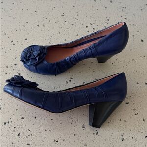 Vince Camuto Blueberry Leather Cone Heels Pumps Rosette Detail Women’s Size 7.5B
